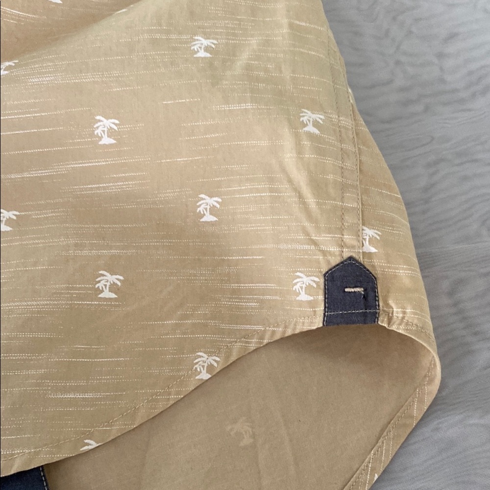 Tan Geometric Pattern Short Sleeve - Picture 8 of 9